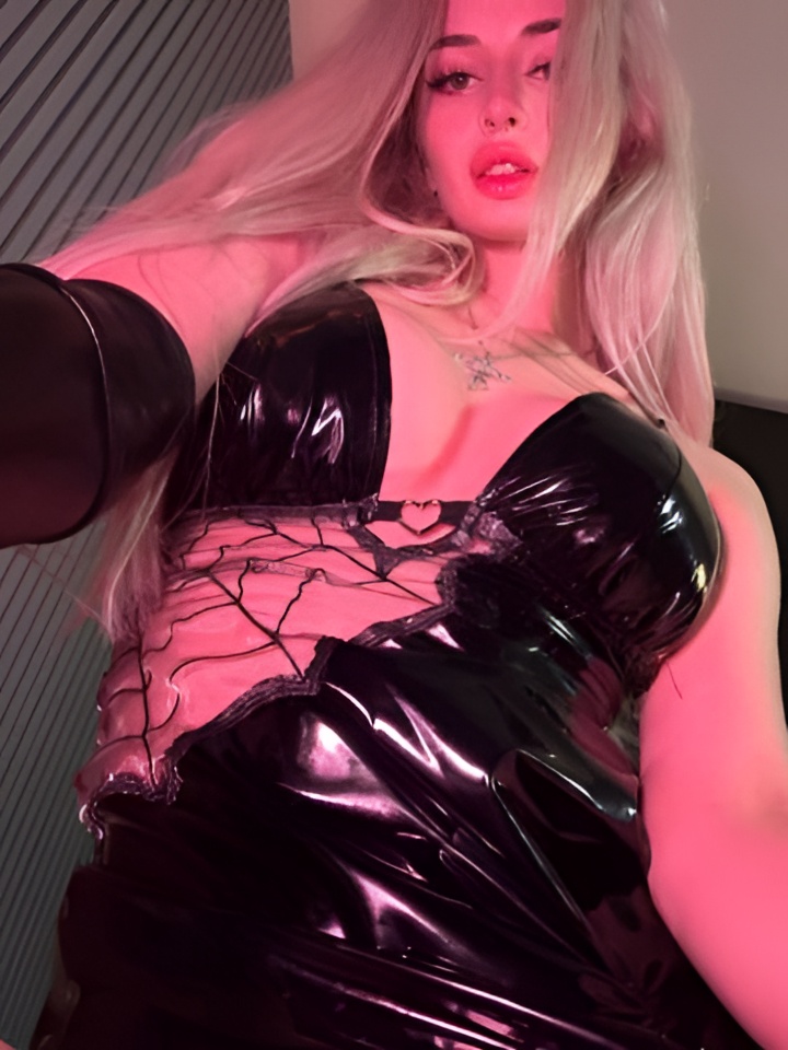 Анастасия привлекательная девушка из Евпатории цена от 1500 руб