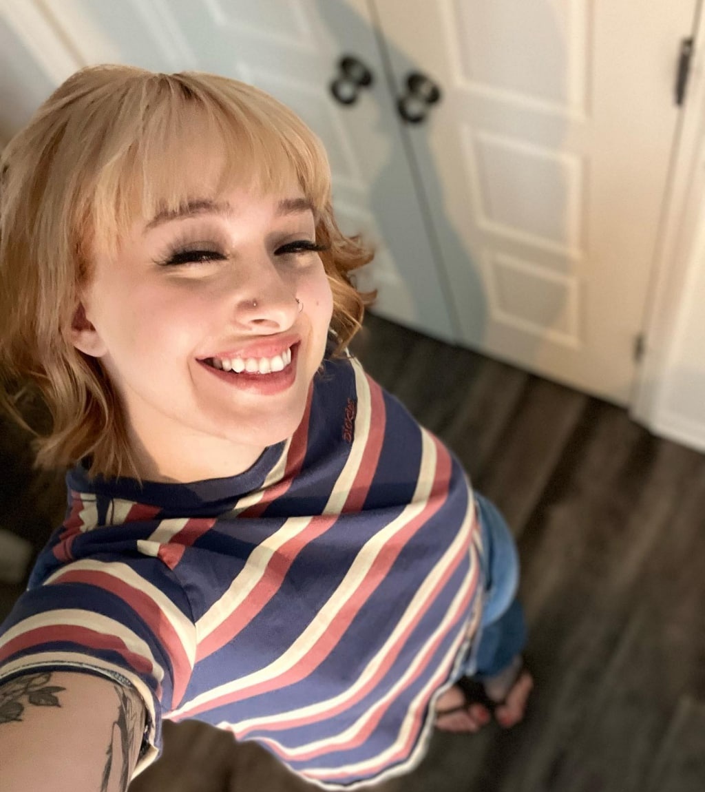 Юля привлекательная девушка из Евпатории цена от 5000 руб